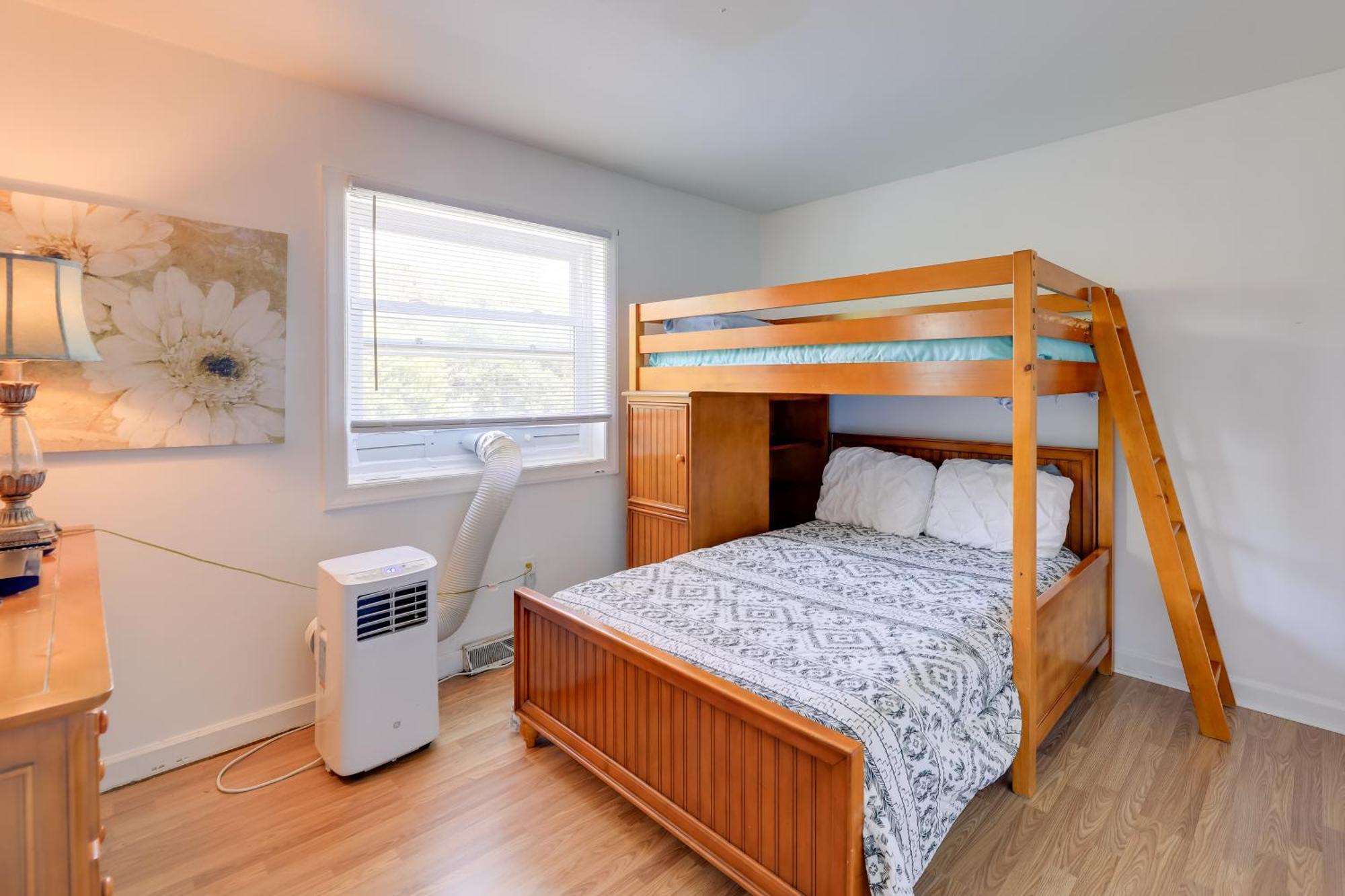 West Of The Moon Ocean Apt With Beach Access! Emerald Isle Eksteriør billede