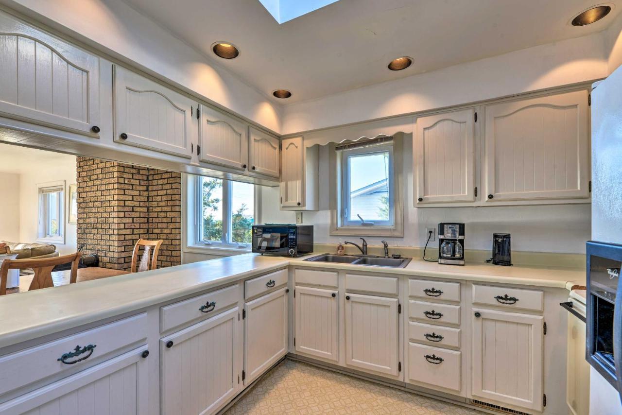 West Of The Moon Ocean Apt With Beach Access! Emerald Isle Eksteriør billede